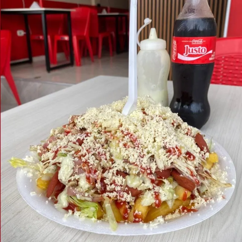 Salchipapa especial (foto de referencia)